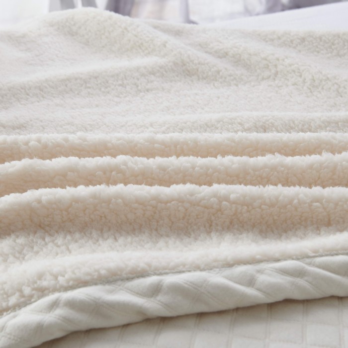 Гранд (молоко) 220х240 Покрывало Трикотаж