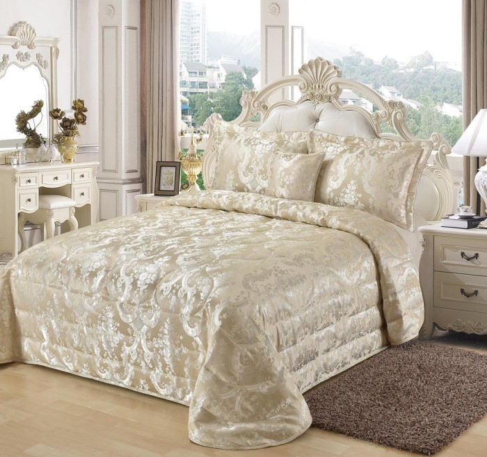 Бенедект (молоко) Покрывало 240х260