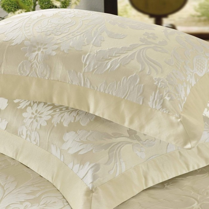 Аделаида (молоко) Покрывало 240х260