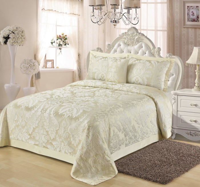 Аделаида (молоко) Покрывало 240х260